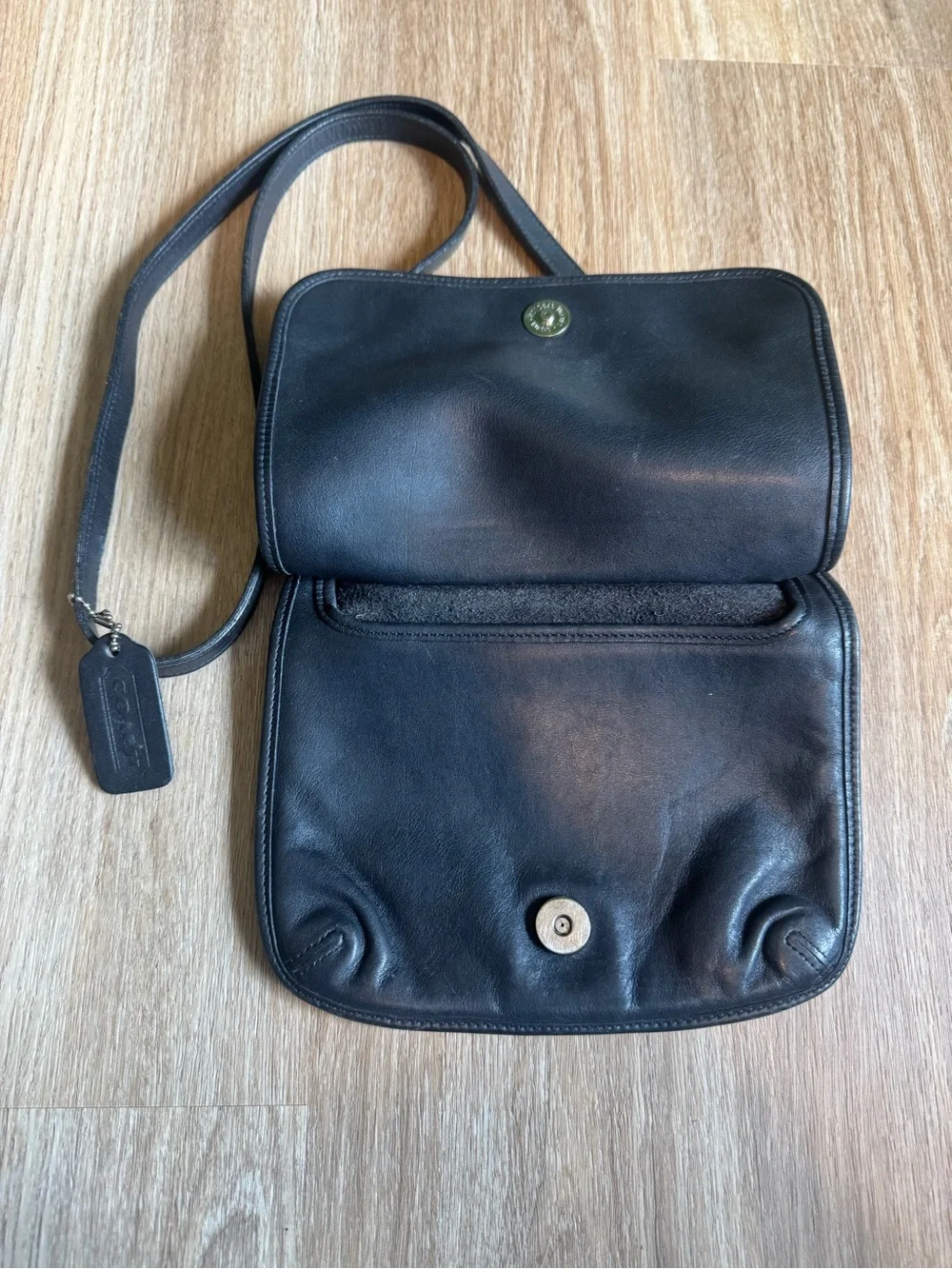 Vintage Coach small Hippie flap bag Black leather 9132 Costa Rica Nov 2001